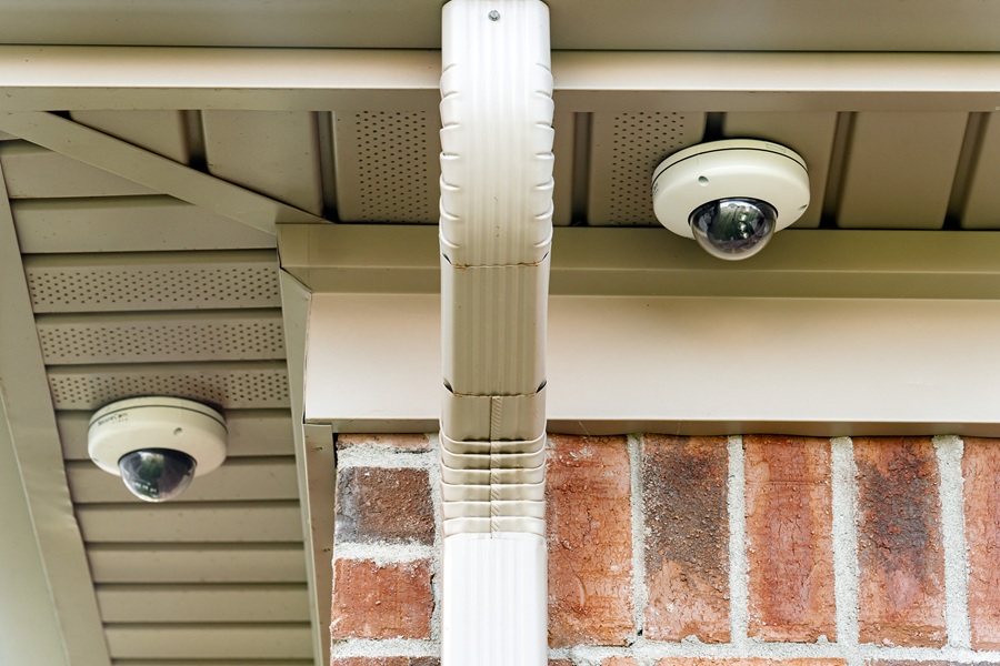 <span class="uk-h4">/images/can-someone-hack-my-security-cameras.jpg</span>